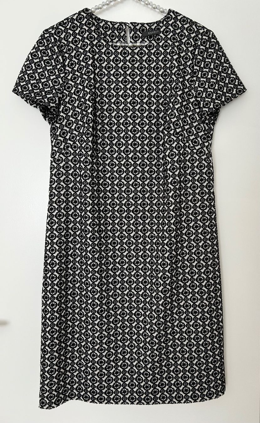 Esprit Kleider: Esprit Kleid schwarz weiss gemustert Gr. 38/40 – Gebraucht aus Horn von Resvi