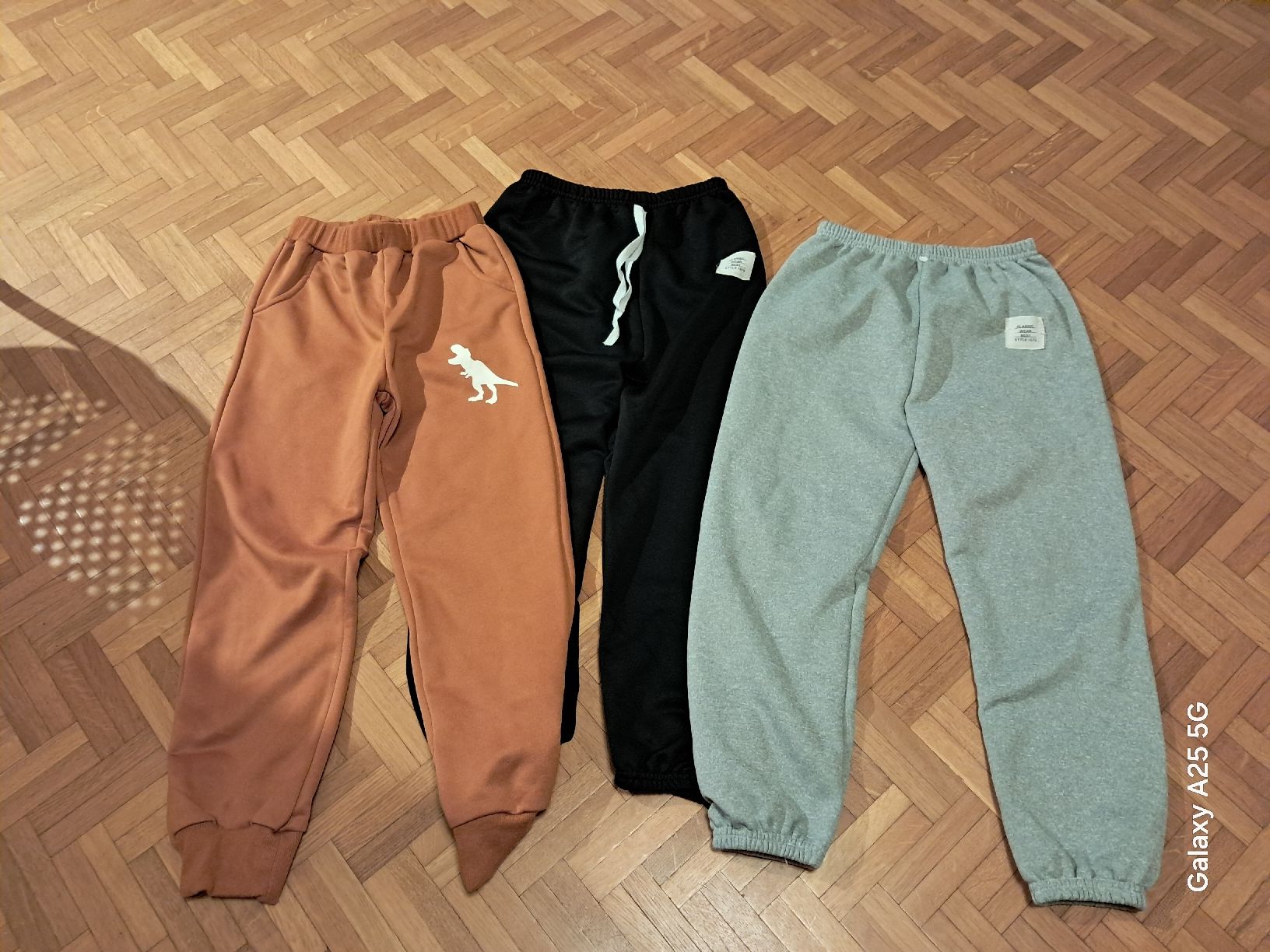 Hosen: Lot de 3 pantalons  garçon taille 130 – Gebraucht aus Ferpicloz von Clicli014 1
