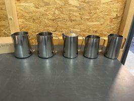 5 Chromstahl Tee/Milchkrüge 3 x 2 Liter 2 x 1,5 Liter 