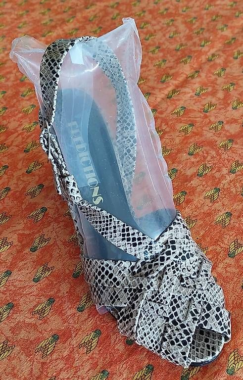 Scarpe da donna: Chaussures été taille 36 – Usato da Tschugg venduto da uldrypr 1