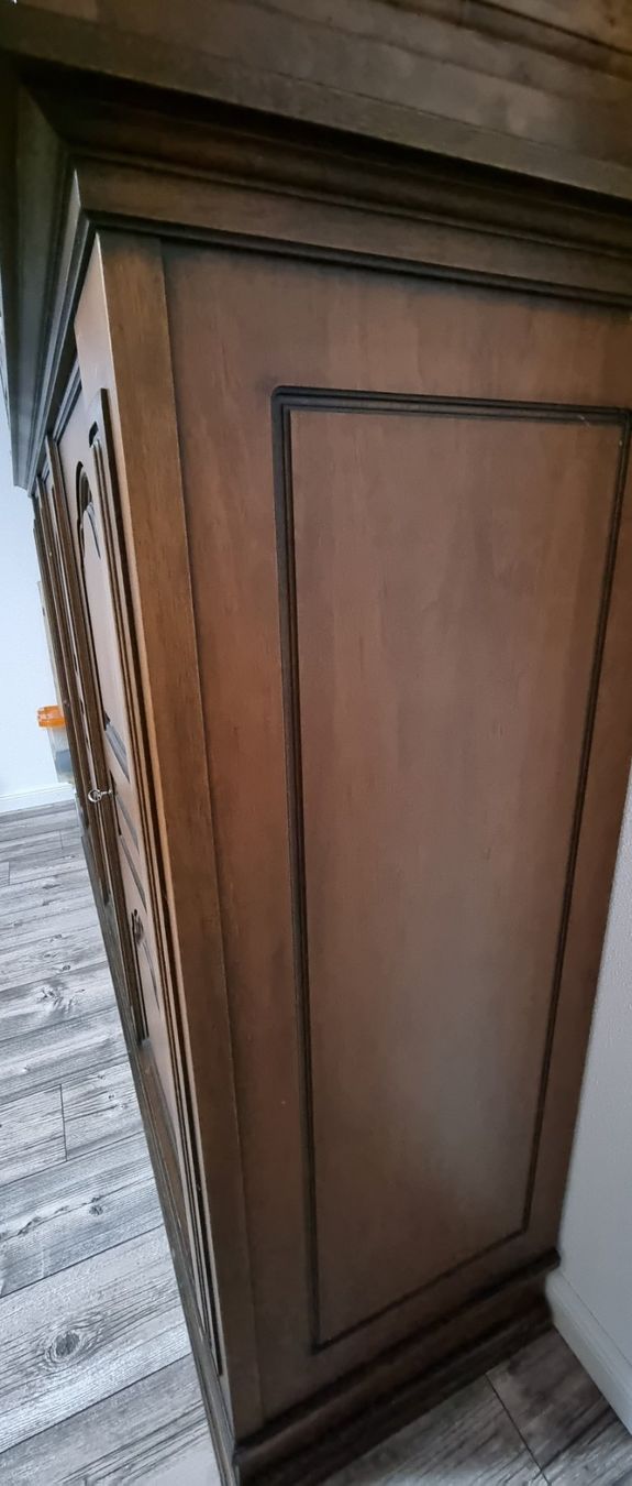 Credenze: Massives Buffet+spanischer Schrankaufsatz – Usato da Grossdietwil venduto da GNOM313 9