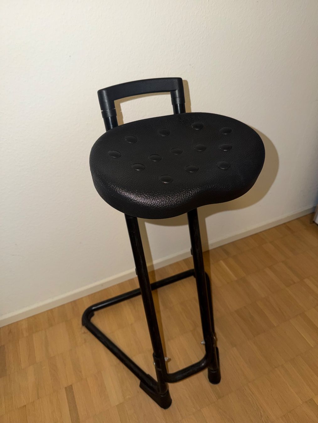 Sedie: Höhenverstellbare Stehhilfe / Stehstuhl – Usato da Zürich venduto da SecondLifeSara 1