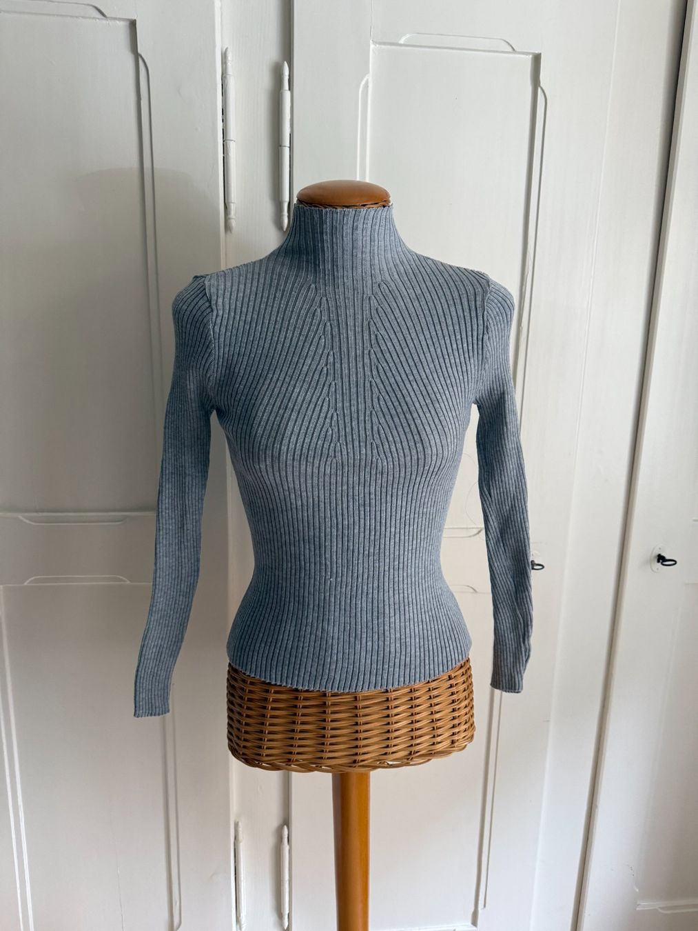 Pullover & Sweatshirts: Feinstrick Pullover hellgrau XS – Gebraucht aus Zürich von Diazaio