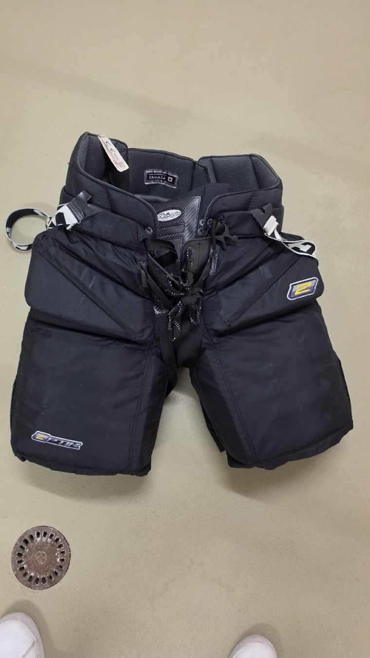 Bauer Protections: Bauer / Brians Torhüterausrüstung – D'occasion à Niederuzwil par Pascha300 6