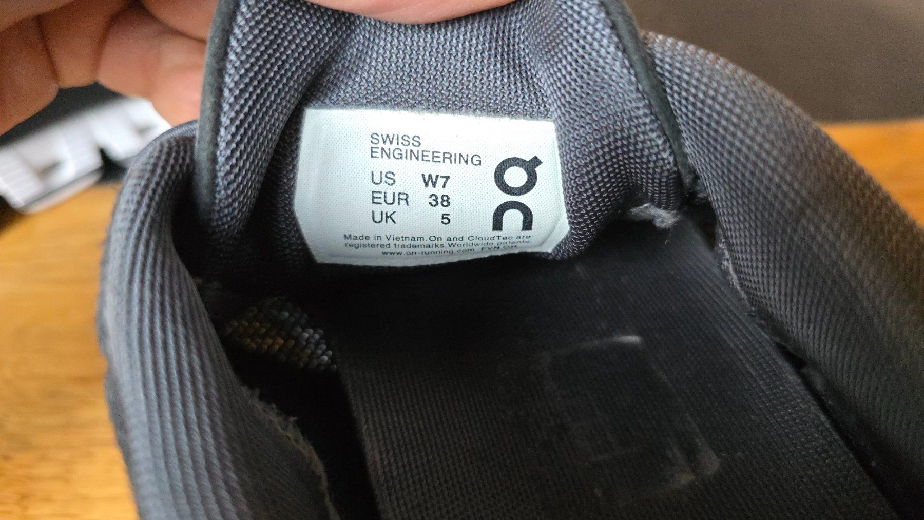 On Scarpe da donna: ON Cloud schuhe EU 37 – Usato da Wallisellen venduto da theblacksheep 4
