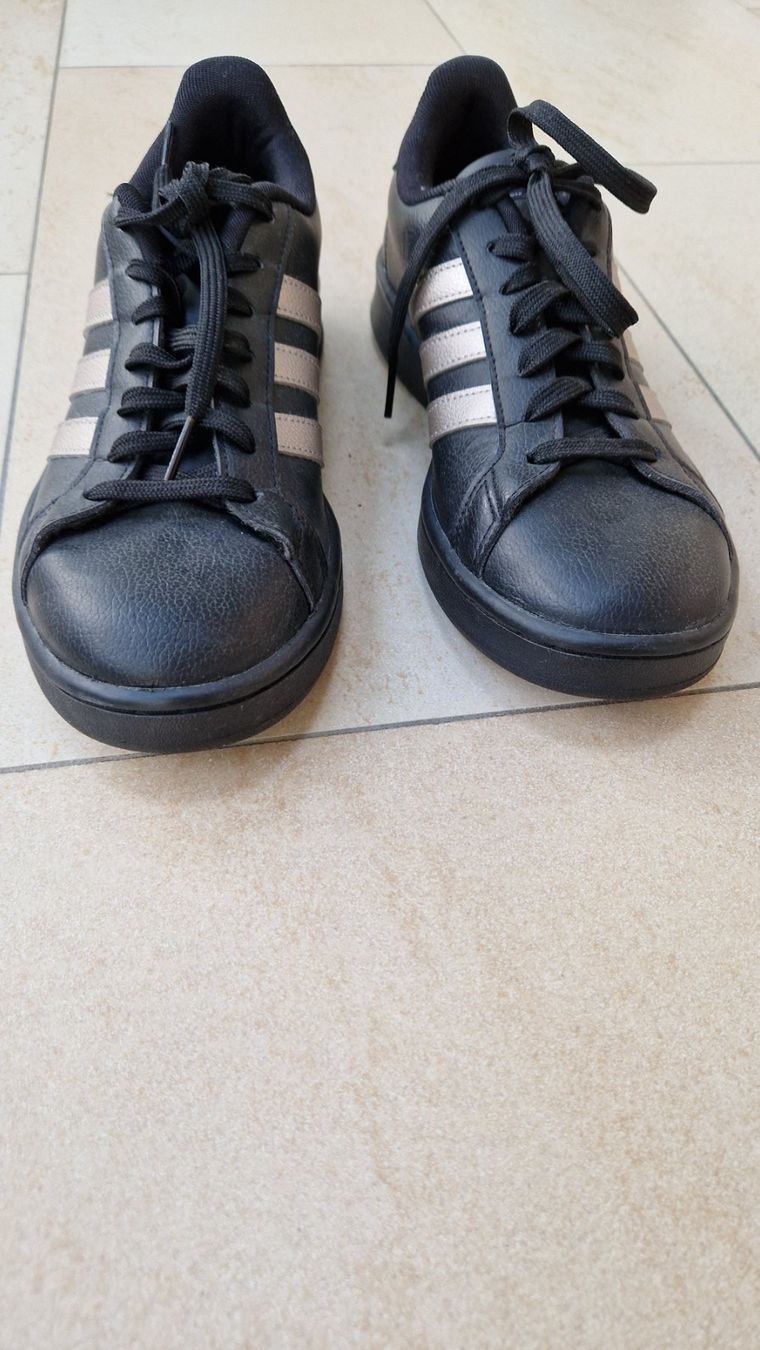 Adidas Scarpe da donna: Adidas Turnschuhe Gr. 41 1/3 schwarz / Silver – Usato da Einsiedeln venduto da patty01 3