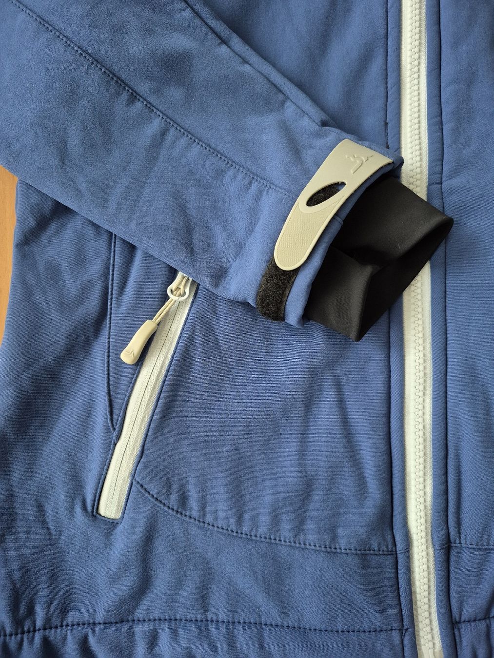 Giacche: Top Softshell Jacke von Tom Bergsteiner, Grösse S, Blau – Usato da Wädenswil venduto da Orso31 2