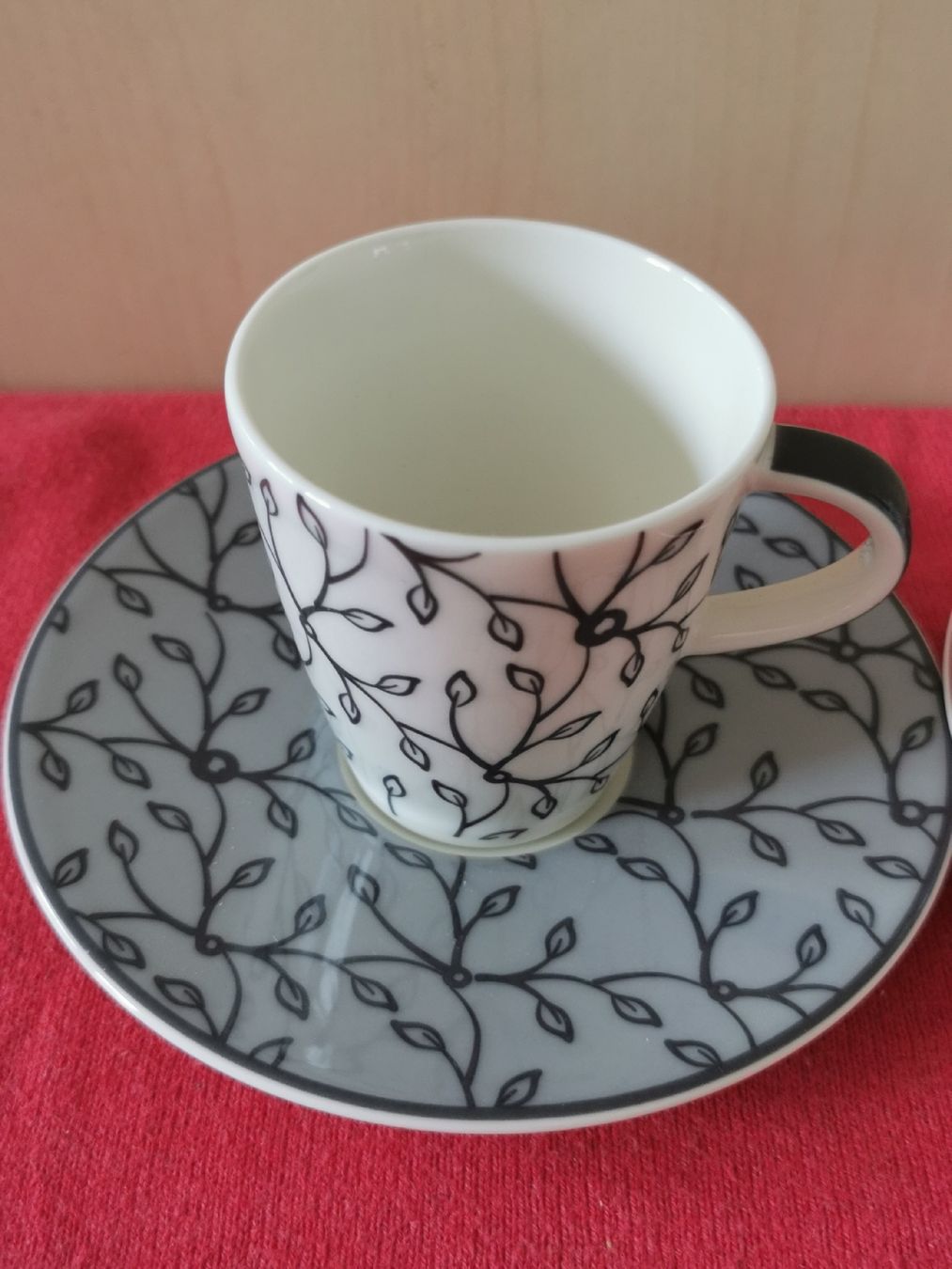 Villeroy & Boch Tazze: Villeroy & Boch 2 Espresso Tassen mit Untertellers. – Nuovo e nell'imballaggio originale da Schlieren venduto da vlalif 1