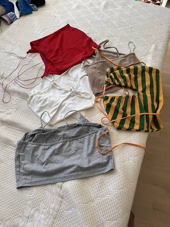 Lotti di vestiti: Vêtements femme  – Usato da Chavannes-Renens venduto da lei_8mvy