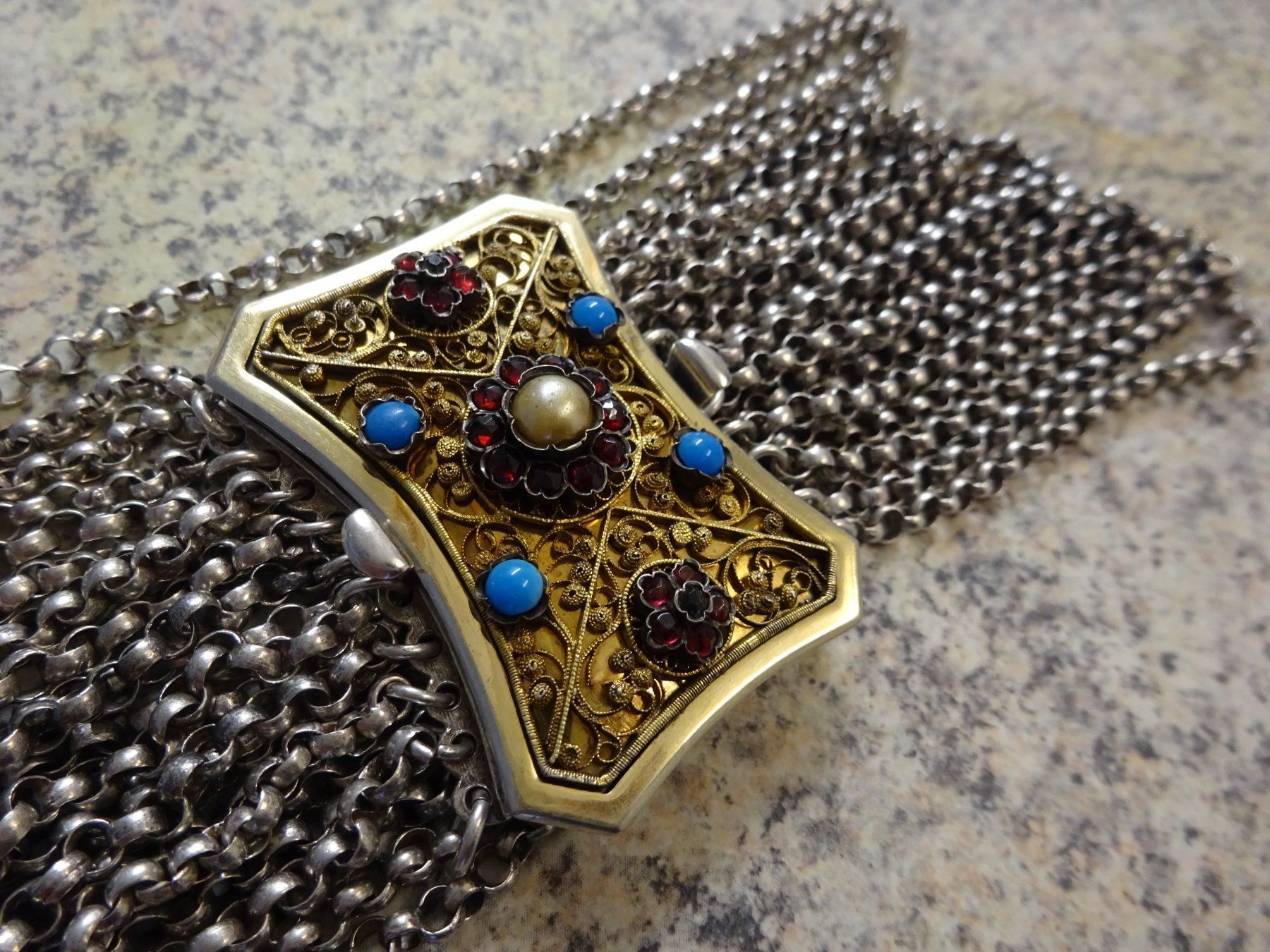 Catenine: Halsband / Bayern Dirndl – Usato da Esslingen venduto da FetteSchnecke 4