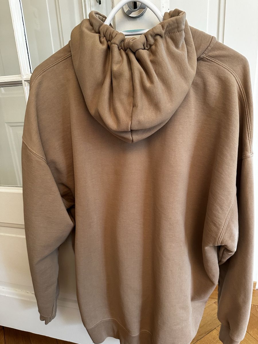 Brandy Melville Maglioni & Felpe: Sweat à capuche marron, brandy Melville  – Nuovo (secondo la descrizione) da Lausanne venduto da eli_my5z 1