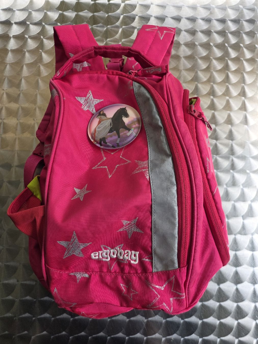 Ergobag Kindertaschen: Ergobag Sport Rucksack Pink, silber Sterne mit Pferd – Gebraucht aus Rotkreuz von bless02