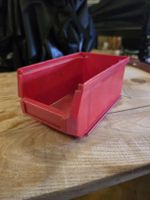 Rote Aufbewahrungsbox für Werkstatt, Keller oder Garage