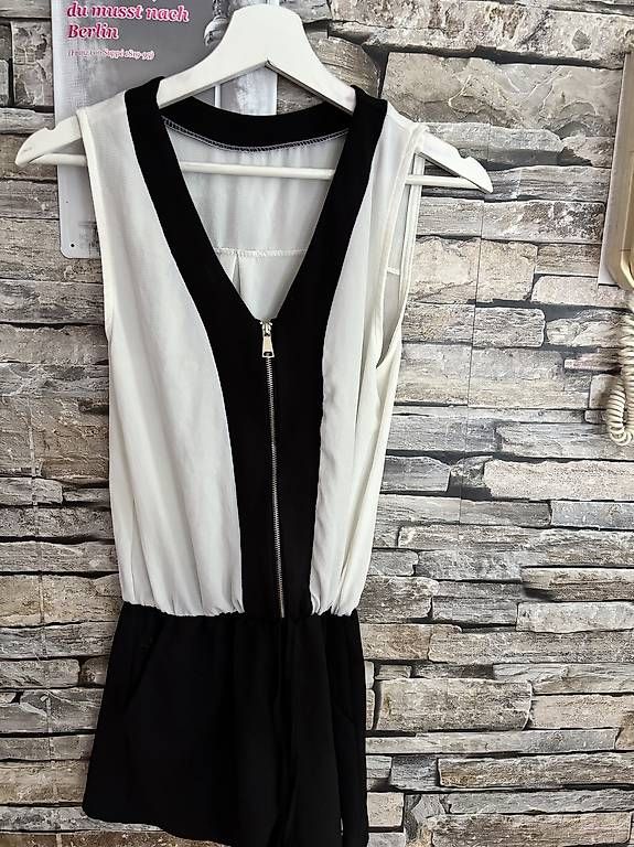 Tute: Jumpsuit kurz schwarz weiss Gr. 36 – Usato da Wettingen venduto da Hasta80 1