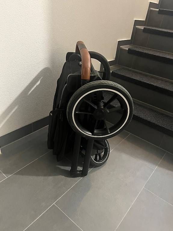 Poussette: Moon Style Kinderwagen – D'occasion à Corminboeuf par Zyna85 2