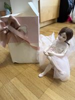 Elegante statuina ballerina in porcellana da collezione