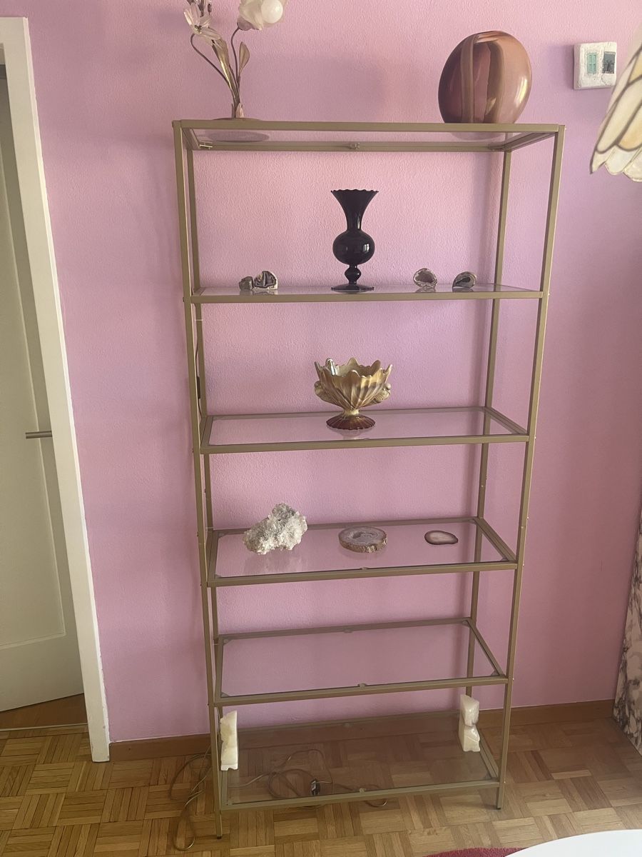 Regale: Modernes Regal mit Glasböden, goldfarbenes Gestell. – Gebraucht aus Bern von tiz_rwr6