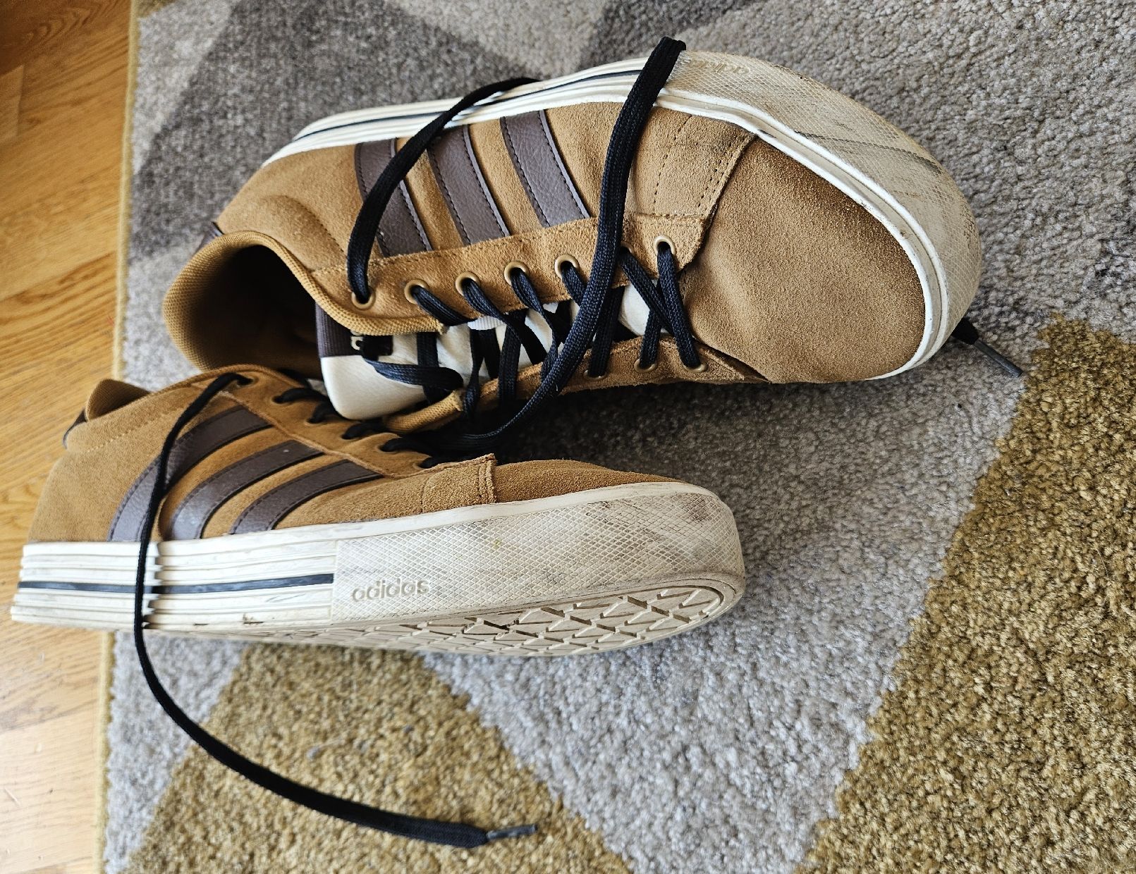 Adidas Herrenschuhe: Adidas Turnschuhe 47 1/2 – Gebraucht aus Gossau SG von Lina_0 2