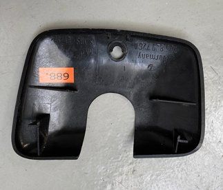 Volkswagen Tutti pezzi di ricambio auto: Abdeckung Heckklappe T4 – Usato da Alpnach-Dorf venduto da Hess-Automobile 1