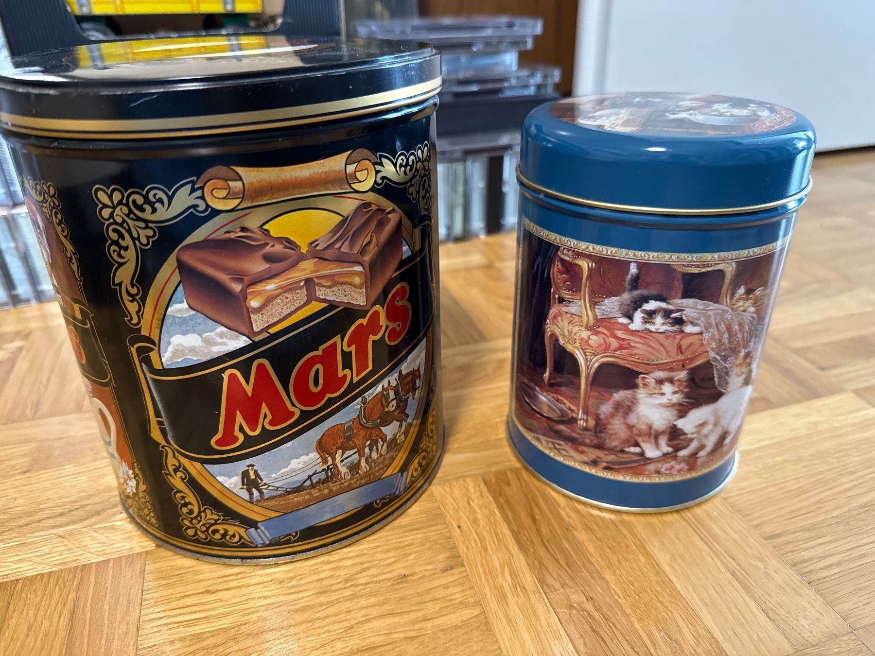Contenitori & Simili: 2 alte Metalldosen Mars und Katzen – Usato da Andelfingen venduto da Judy0007 1
