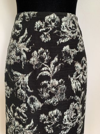 SAKS 5th Av. N.Y.: Neuer schwarzer Jupe mit Blumenmotiv, 36