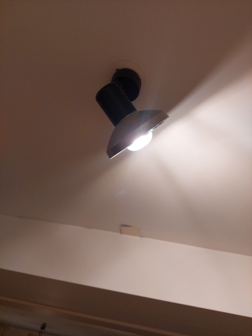 Lampade: 4 Spotleuchten. Mit 2 Birnen – Usato da Zürich venduto da Cortin 3