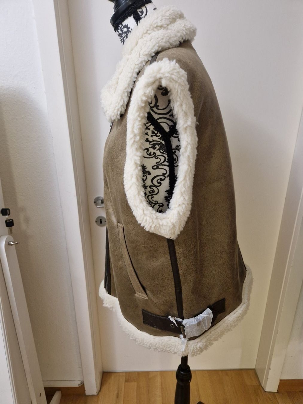 Gilets & Westen: Warme Winter Weste mit Kragen Gr. 40 – Neu und originalverpackt aus Glattbrugg von majuska01 2