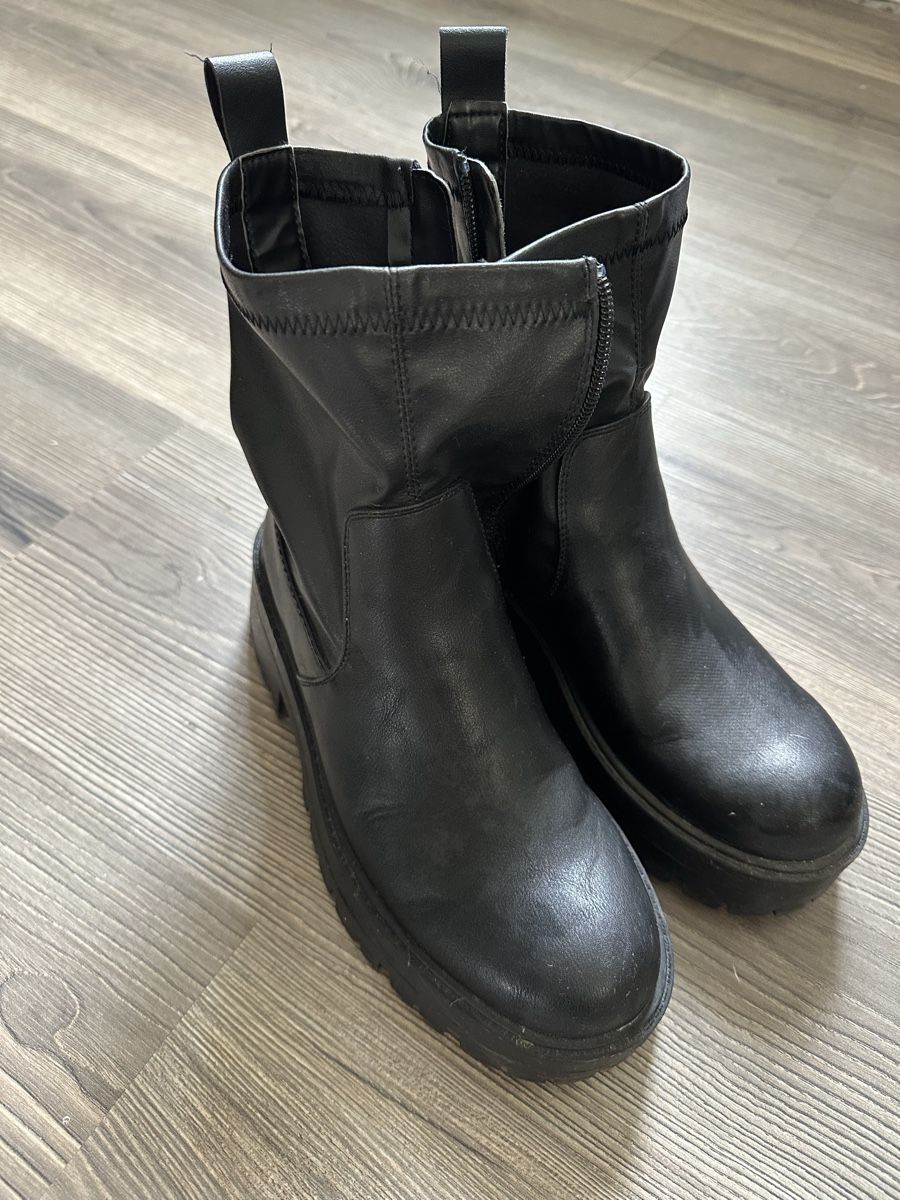 Stradivarius Scarpe da donna: Stiefel schwarz Stradivarius Gr. 37 – Usato da Schaanwald venduto da ael248