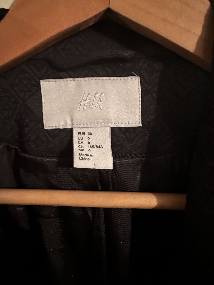 H&M Giacche: Blazer H&M Grösse 36 schwarz – Usato da Buchs AG venduto da Dasmusstduhaben 1