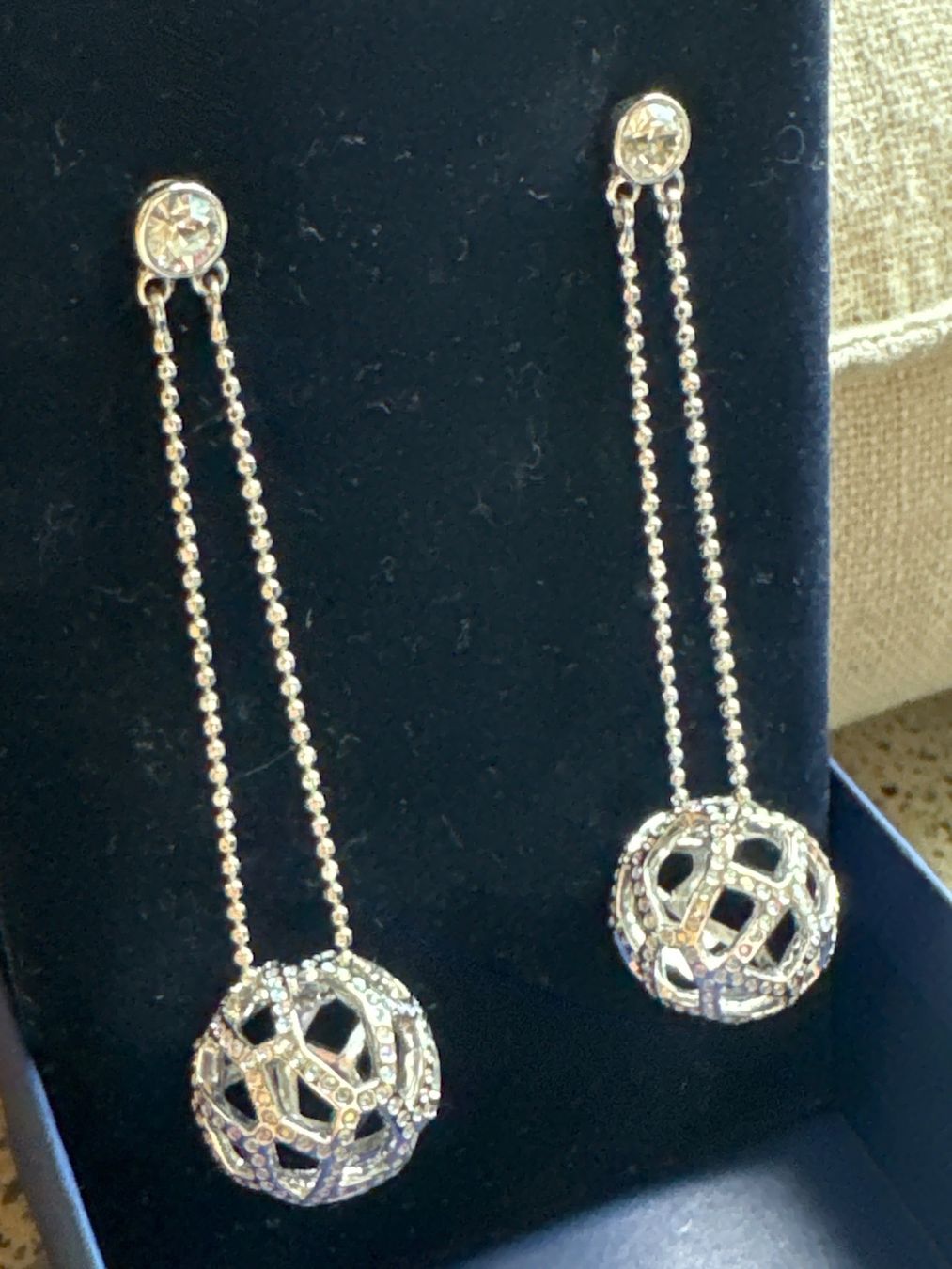 Swarovski Orecchini pendenti & Orecchini a lobo: Swarovski Ohrstecker silbrig Mit Kugeln – Nuovo (secondo la descrizione) da Brütten venduto da Rod816 3