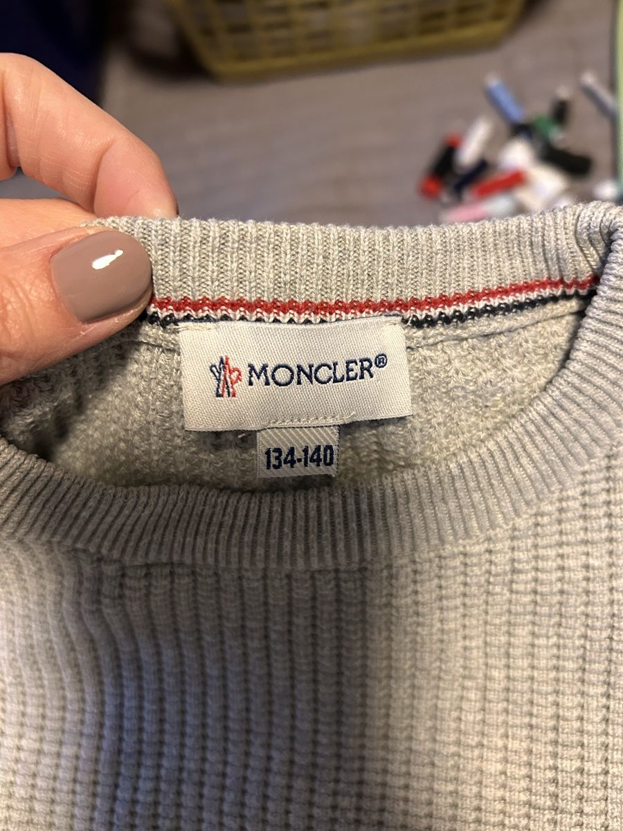 Moncler Pulls et sweat-shirts: Pull garçon 134/140 Moncler – D'occasion à Noville par Malik2017 1