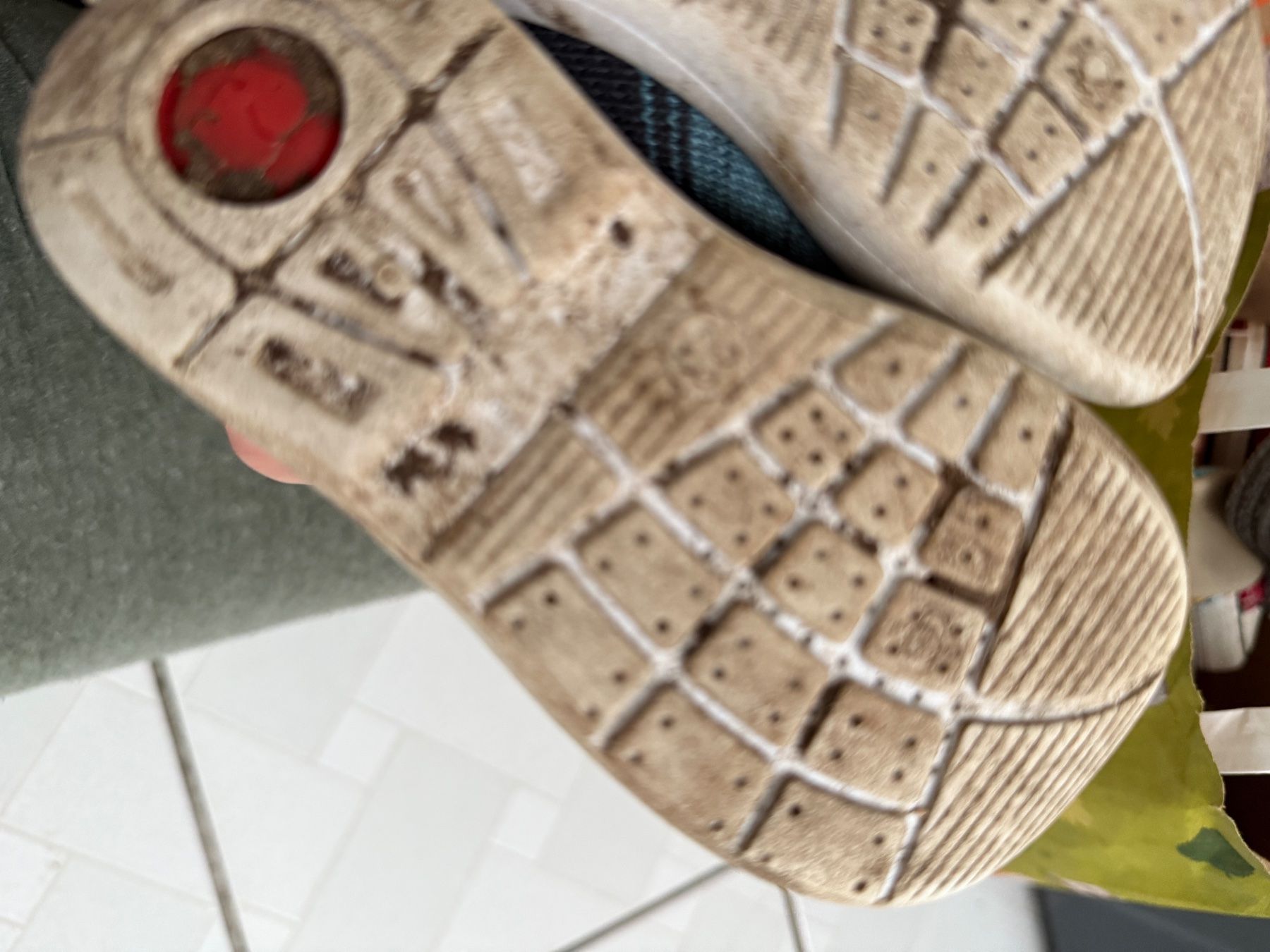 Scarpe per ragazzi: Kinderschuhe Gr. 23 elefanten – Usato da Bellach venduto da S.Kyra 1