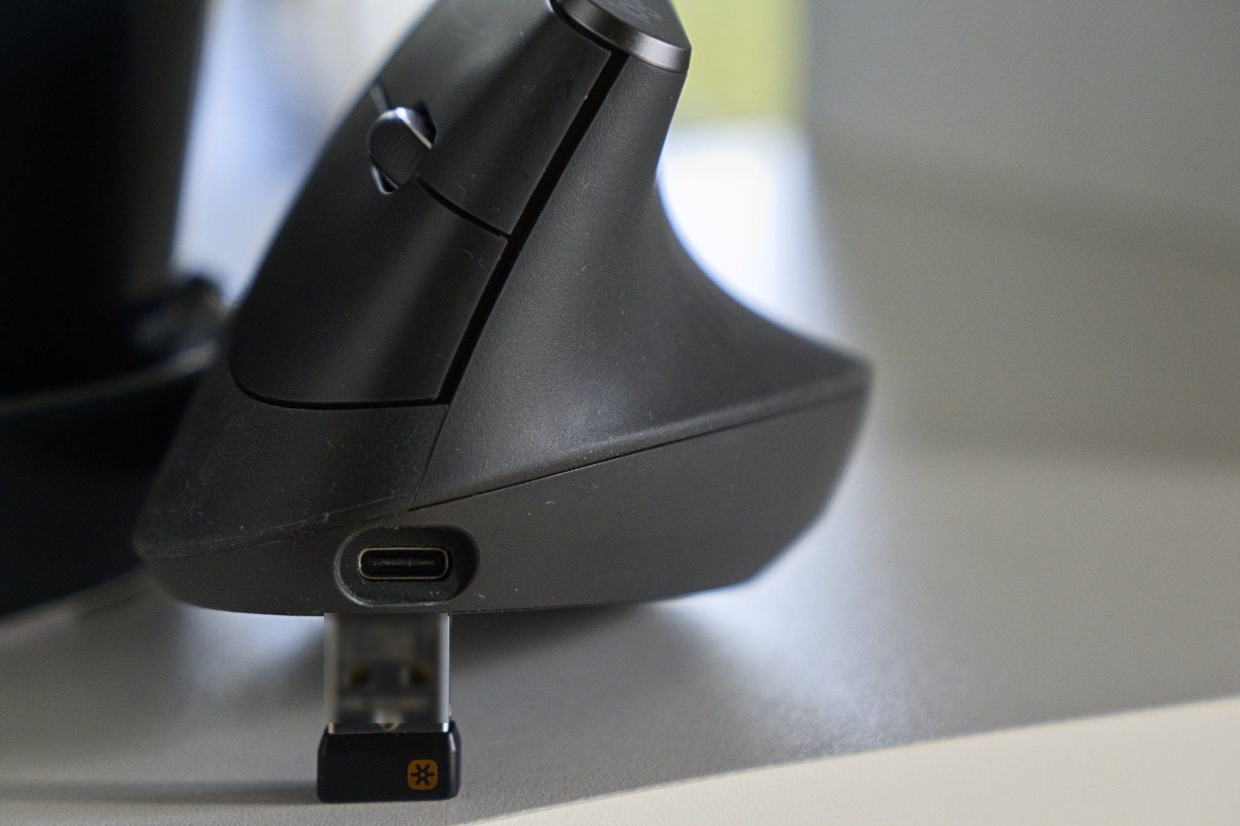 Logitech Mouse: Logitech MX Vertical ergonomische Maus kabellos Bluetooth – Usato da Zürich venduto da rob_6wwv 7
