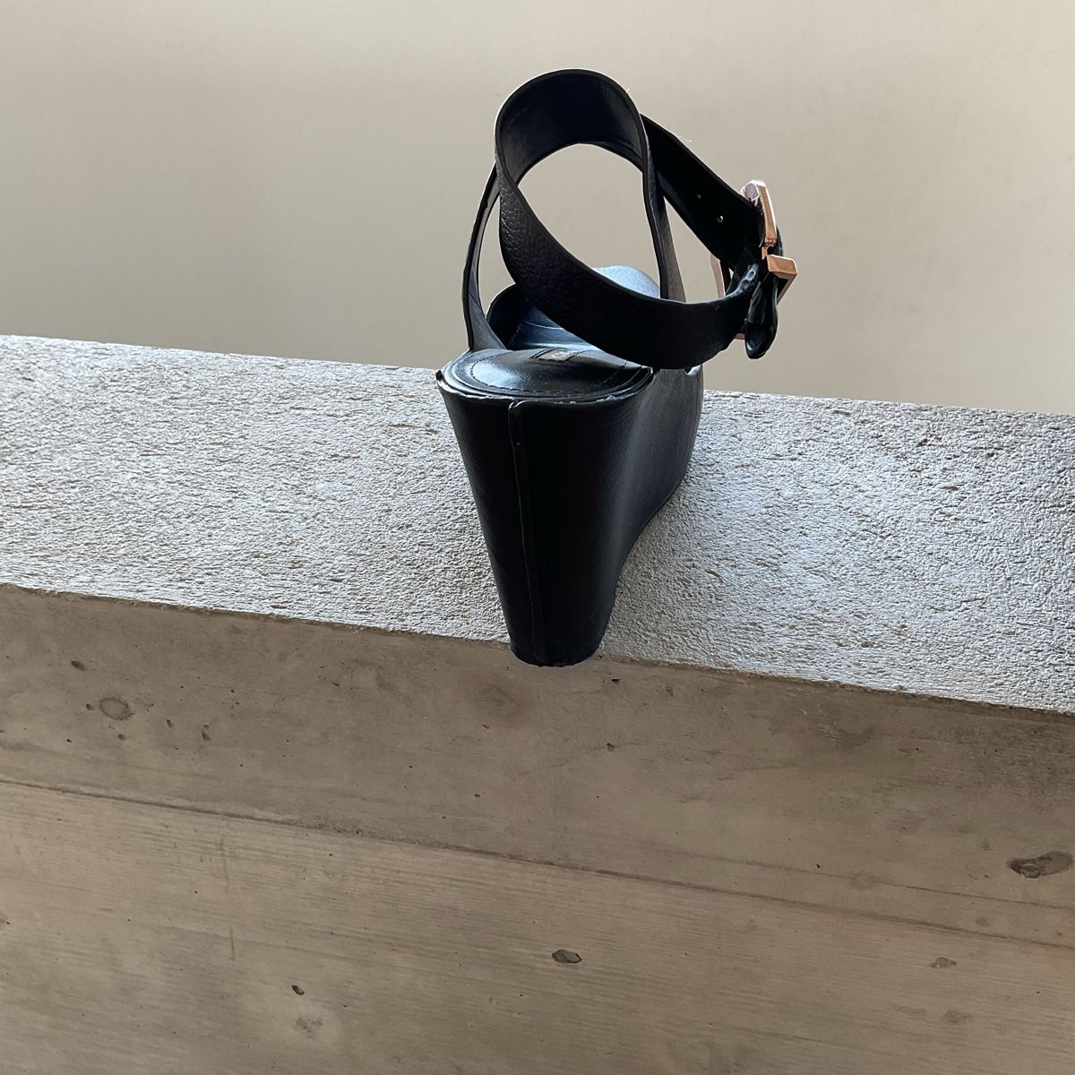 Damenschuhe: Sandales compensées BCBG Generation noires - Taille 37! – Gebraucht aus Villarepos von Sglobule 3
