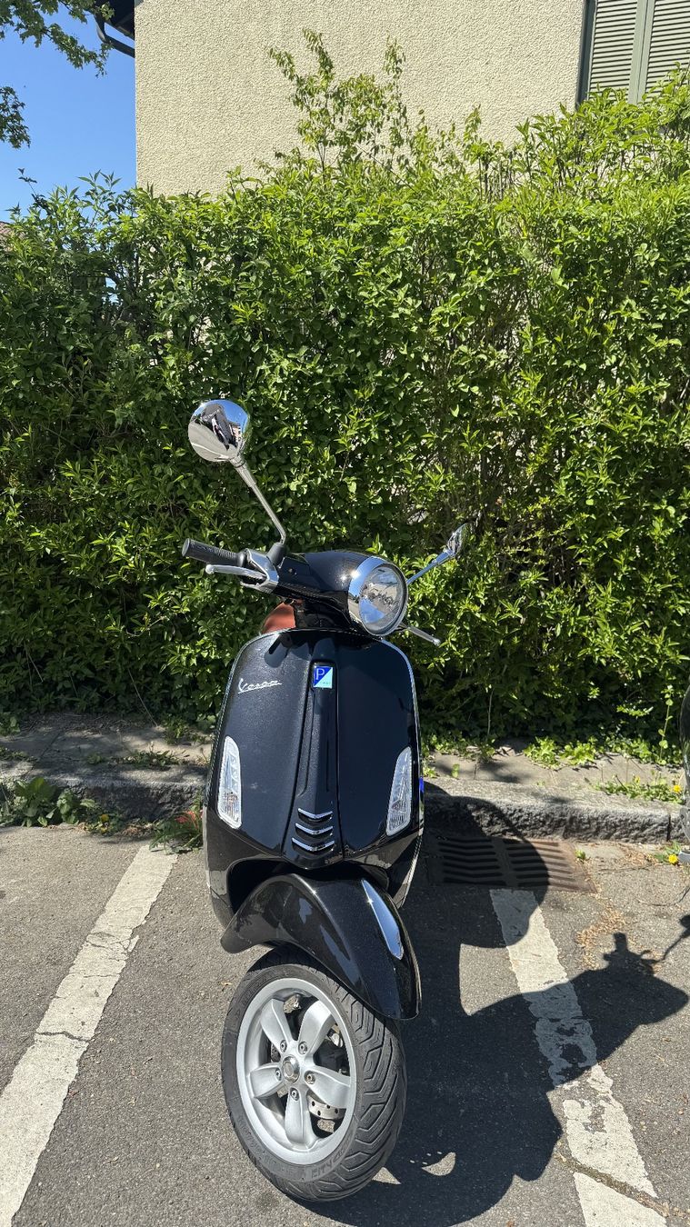Piaggio Strada: Vespa Primavera 50CC black excellent condition – Usato da Zürich venduto da raj_zdf7 3