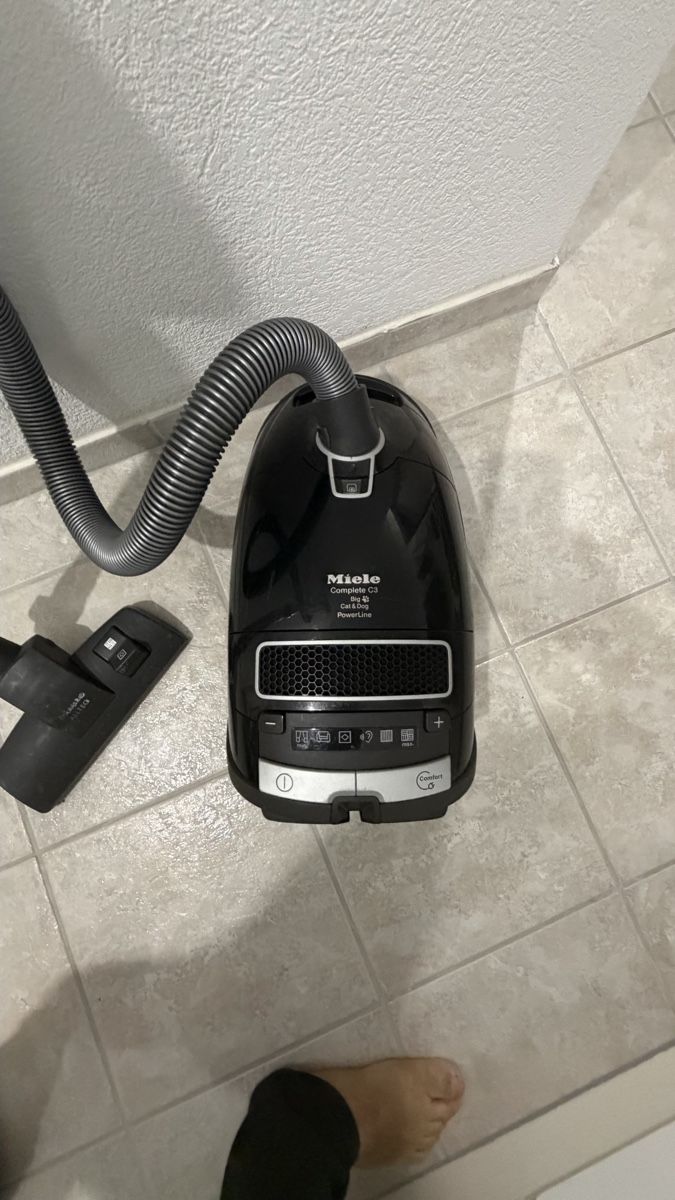Miele Aspirateurs & Accessoires: Miele  – D'occasion à St.Gallen par gauwo 1