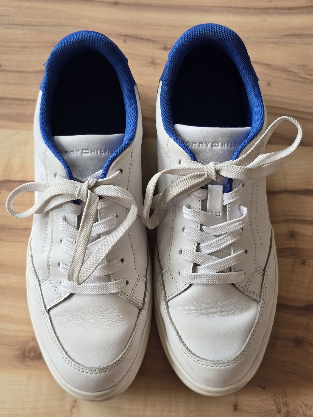 Tommy Hilfiger Scarpe da donna: Tommy Hilfiger Sneaker, Gr. 38weiss/blau, – Usato da Luzern venduto da Maggiday 2