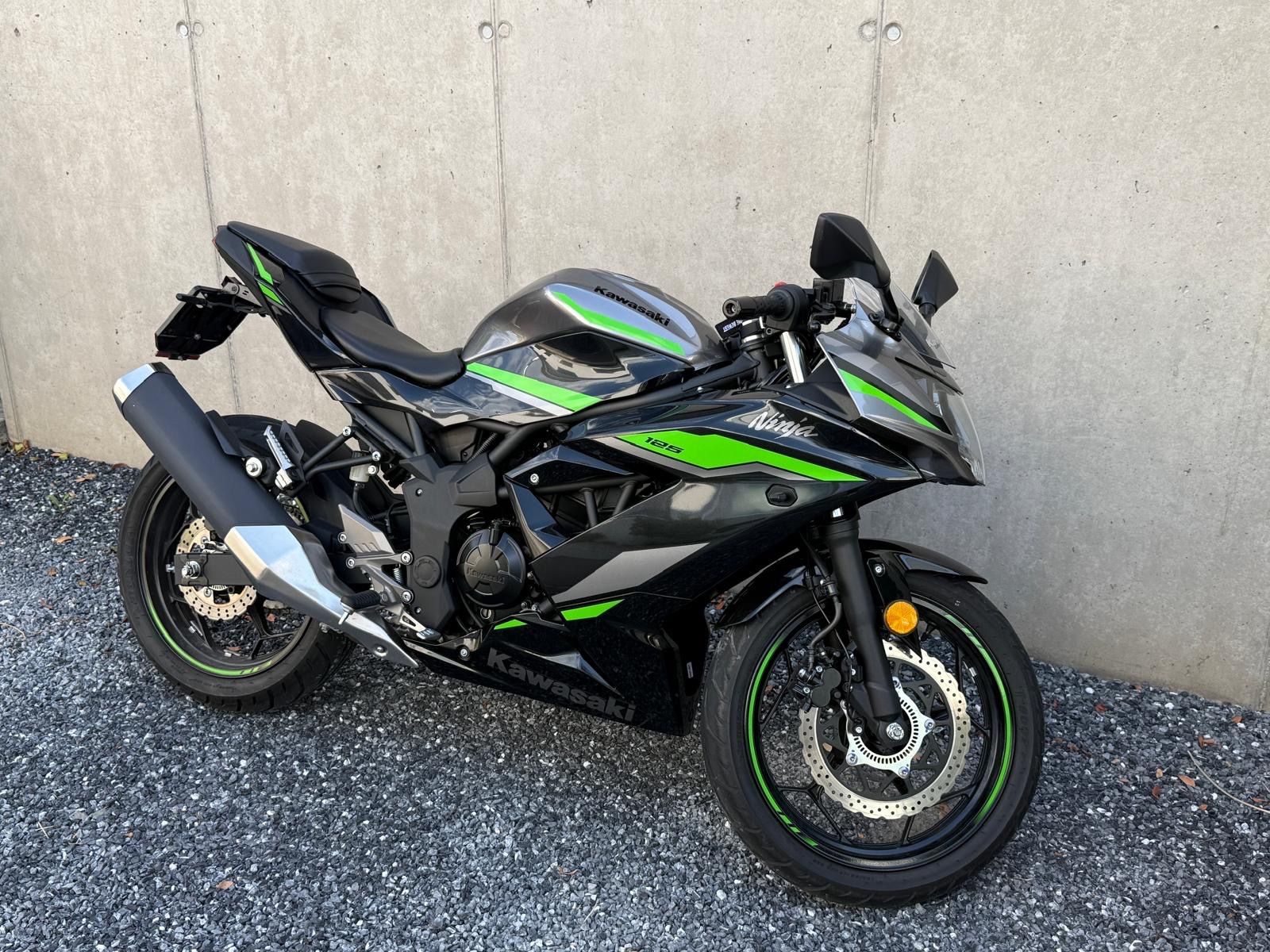 Kawasaki Strada: KAWASAKI Ninja 125 / Jg 2025 / 2700km – Usato da Anglikon venduto da Thomas300