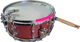 Snare Drum 14" aus Mahagoni mit Koffer und Sticks