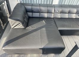 Elegante Ledercouch, schwarz, ideal für dein Wohnzimmer