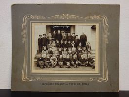 Grosi's alte Photo auf Karton Foto Schule Galmiz Klasse 1908