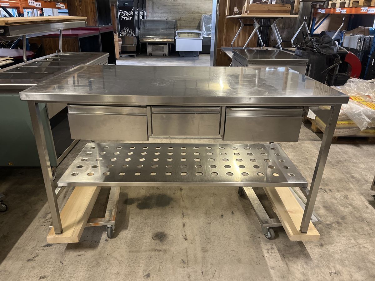 Elettrodomestici da cucina: Robuster Chromstahl Tisch 160 breit – Usato da Dittingen venduto da Cervolino77