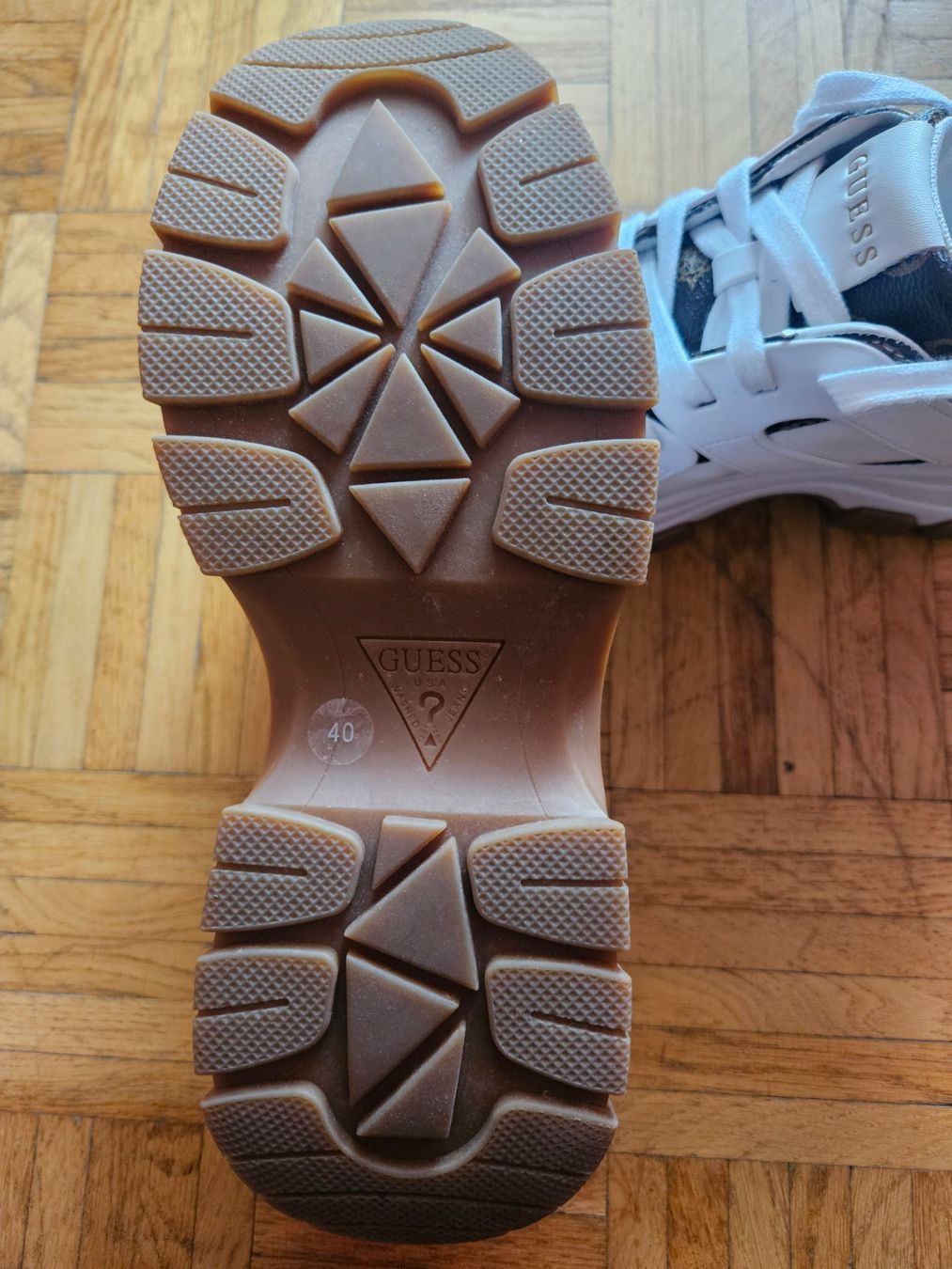 Guess Scarpe da donna: Guess Sneaker Grösse 40 - new! – Nuovo (secondo la descrizione) da Zürich venduto da SkullLady88 3