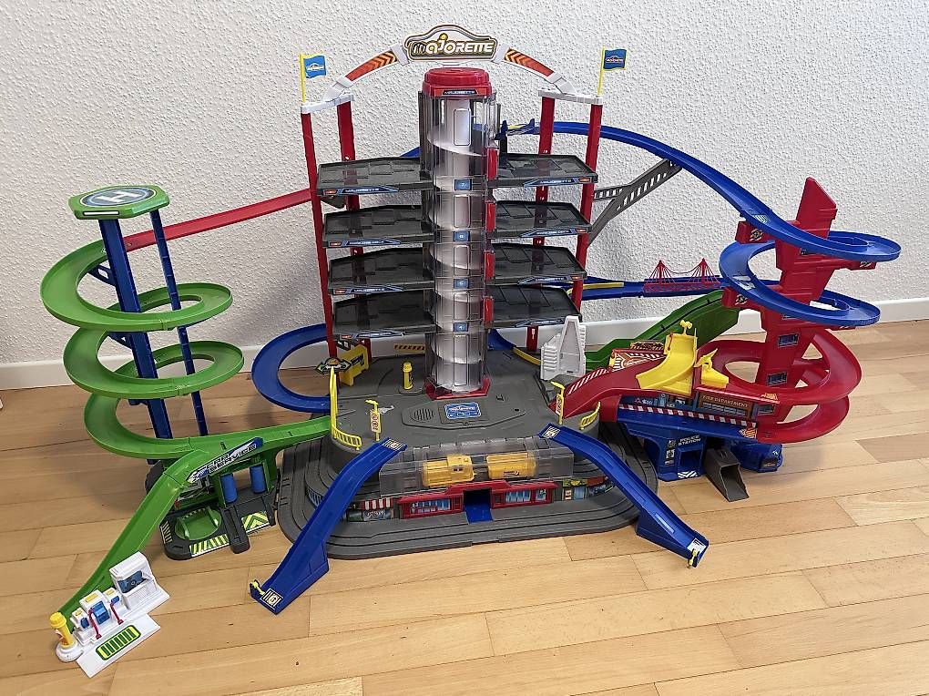 Giocattoli: Majorette Autogarage – Usato da Engelburg venduto da Shantaram01