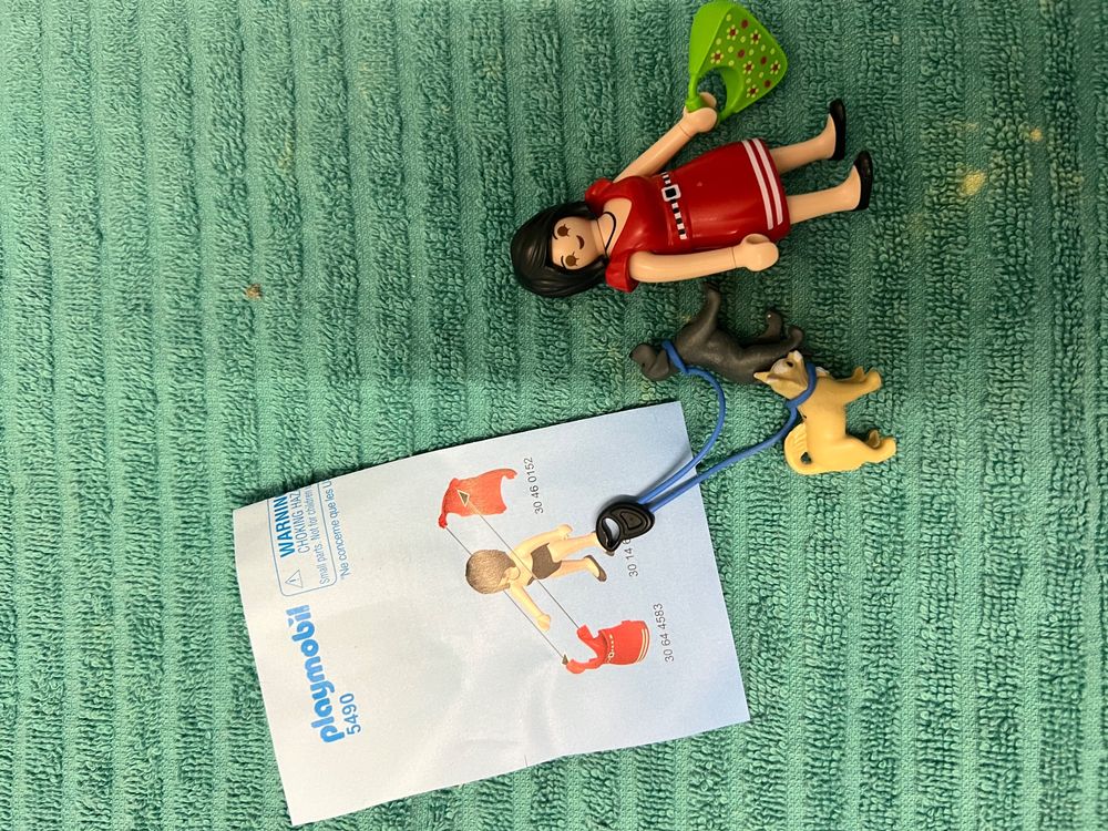 PLAYMOBIL 6977 Frau Mit Hund – Spielfigur-Set Mit Zubehör Für Kinder Ab 3 Jahren