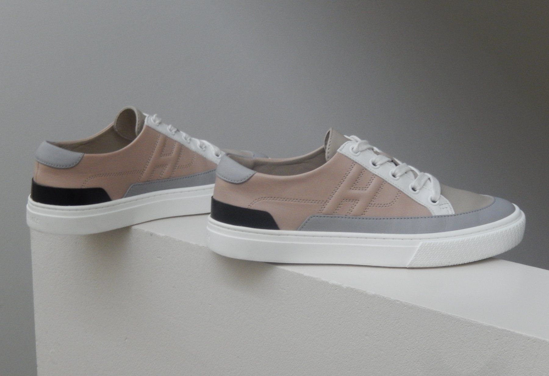 Hermès Scarpe da donna: Orig. HERMES Deep Multicolor Leder Sneakers Gr. 36 – Usato da Tuggen venduto da vivira 1