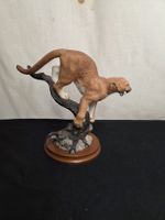 Dekorative Puma Figur aus Porzellan, Jagdmotiv.