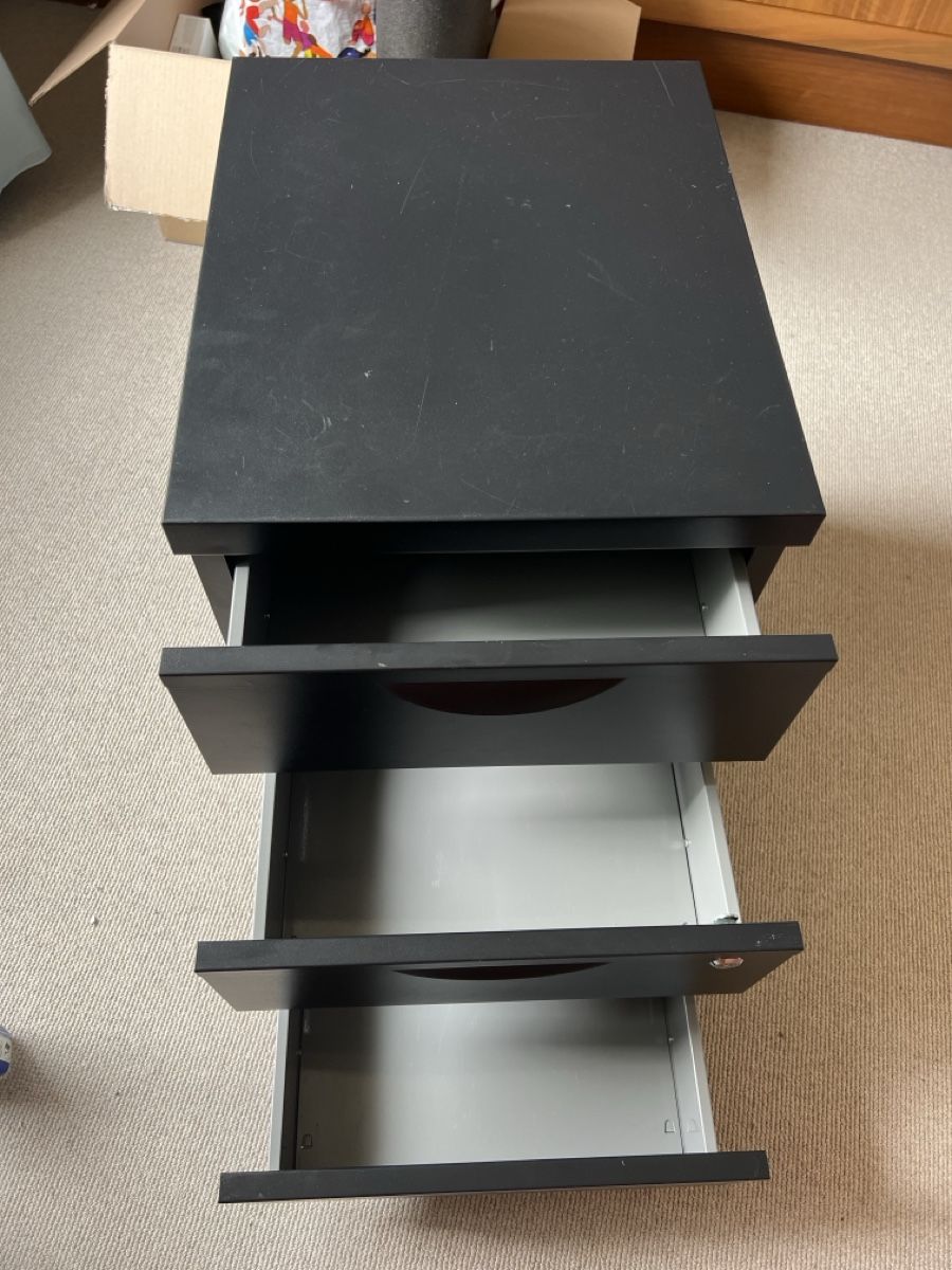 Ikea Banconi: Schwarzer Korpus von IKEA zu verkaufen – Usato da Basel venduto da nad_m5bh 2