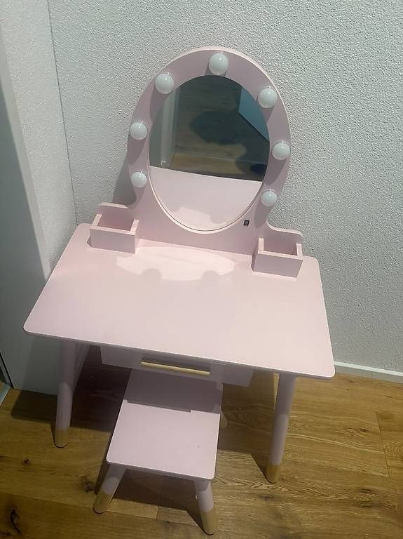 Tavoli da trucco: Kinder Schminktisch mit Licht – Usato da Aarwangen venduto da Alarmsysteme24