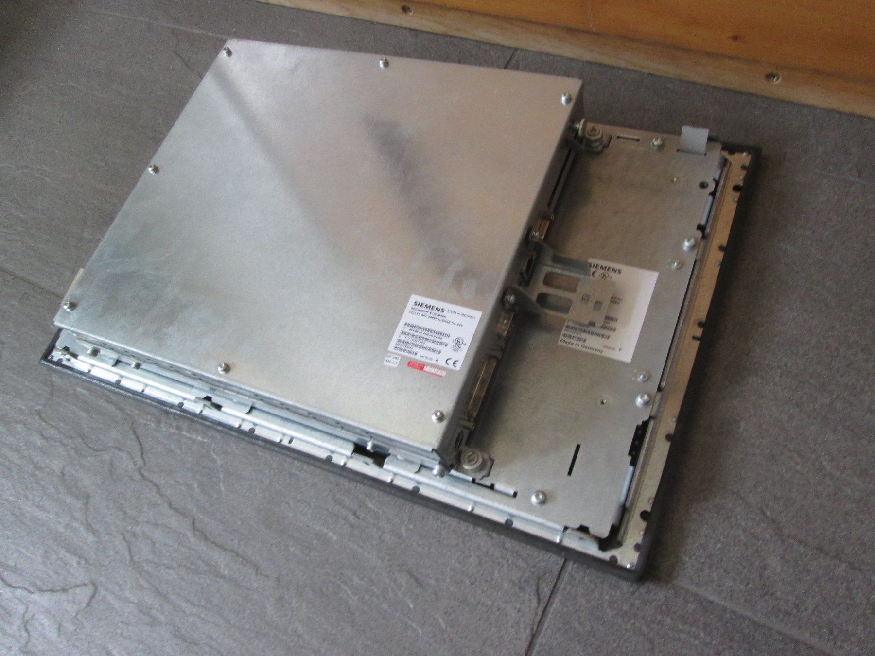 Siemens Elektronikbauteile: Siemens Sinumerik 810D PCU mit Bedienpanel – Gebraucht aus Steffisburg von Schwabis 7